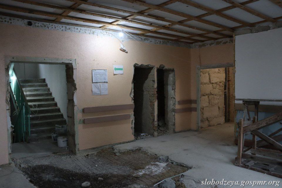 В Слободзее продолжается капитальный ремонт районной поликлиники В Слободзее продолжается капитальный ремонт районной поликлиники