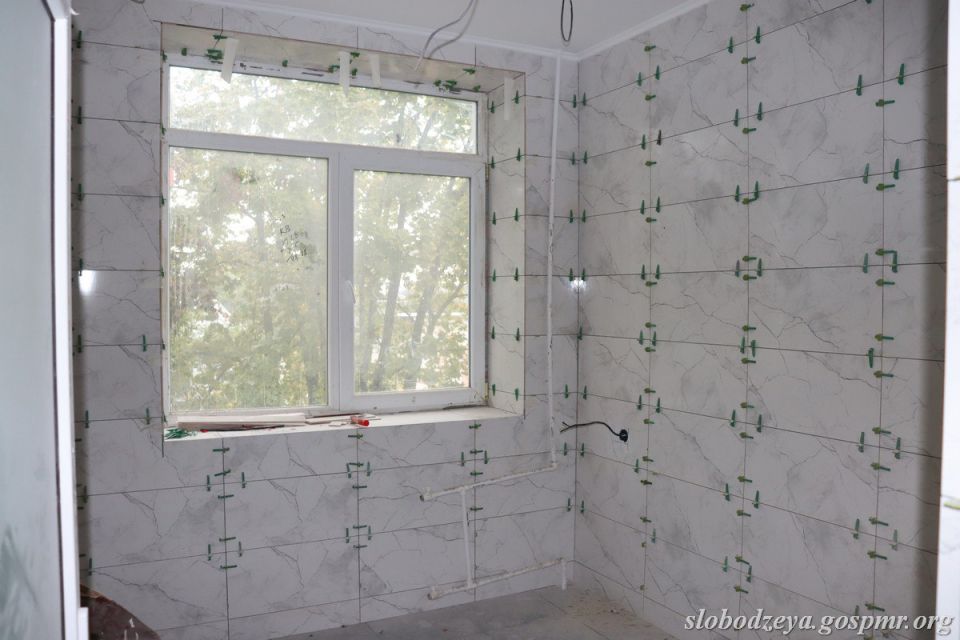 Василий Тищенко проверил ход капитального ремонта в слободзейской поликлинике Василий Тищенко проверил ход капитального ремонта в слободзейской поликлинике