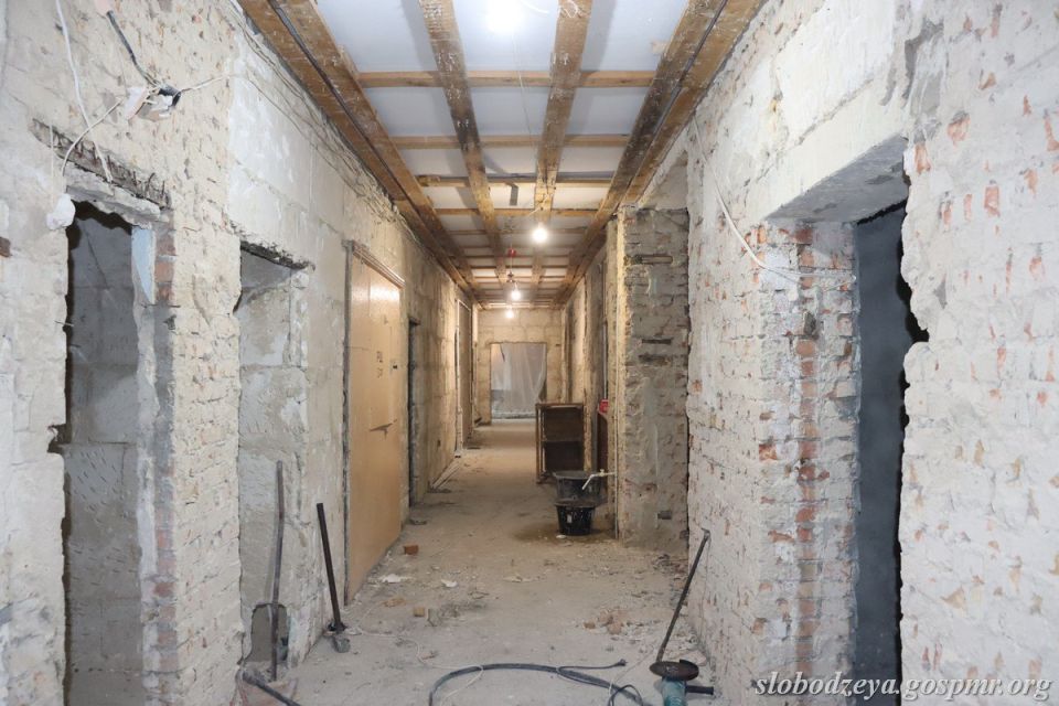 Василий Тищенко проверил ход капитального ремонта в слободзейской поликлинике Василий Тищенко проверил ход капитального ремонта в слободзейской поликлинике