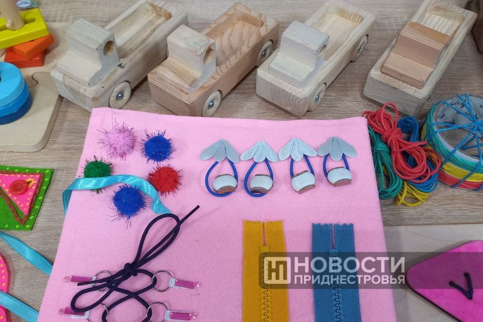 Волонтёры «Горячие сердца» юнармейского отряда «Красная звезда», студенты Тираспольского юридического института и суворовцы организовали благотворительную акцию в Дубоссарском центре реабилитации для детей с особенностями... Волонтёры «Горячие сердца» юнармейского отряда «Красная звезда», студенты Тираспольского юридического института и суворовцы организовали благотворительную акцию в Дубоссарском центре реабилитации для детей с особенностями...