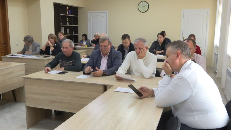 Сегодня на заседании президиума Бендерского горсовета, проведённом совместно с госадминистрацией, рассмотрен вопрос реализации городской программы по регулированию численности безнадзорных и бесхозных животных на территории... Сегодня на заседании президиума Бендерского горсовета, проведённом совместно с госадминистрацией, рассмотрен вопрос реализации городской программы по регулированию численности безнадзорных и бесхозных животных на территории...