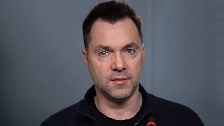 Арестовича* переобъявили в розыск в России