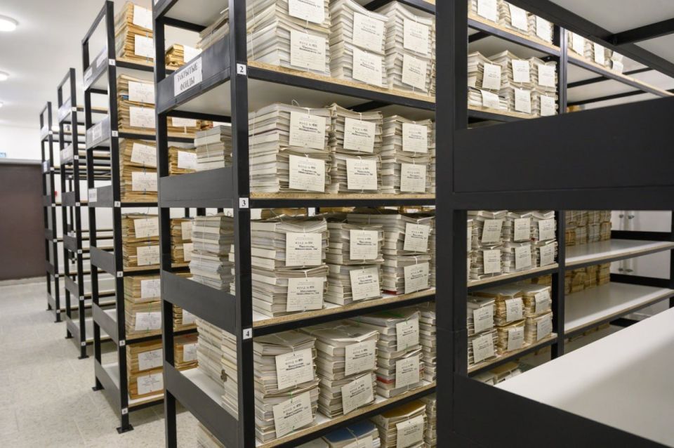 Президент Красносельский вместе с премьером и спикером проверил, как обживаются сотрудники Госархива в новом здании спустя год после открытия Президент Красносельский вместе с премьером и спикером проверил, как обживаются сотрудники Госархива в новом здании спустя год после открытия