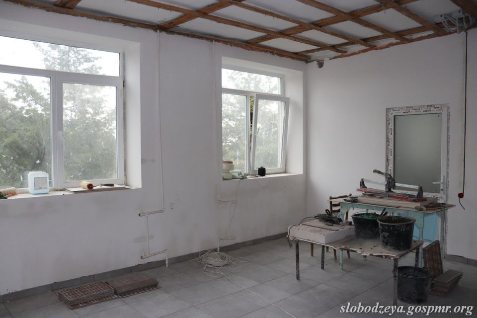 Василий Тищенко проверил ход капитального ремонта в слободзейской поликлинике Василий Тищенко проверил ход капитального ремонта в слободзейской поликлинике