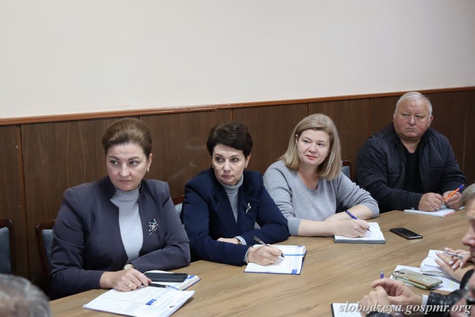 В госадминистрации обсудили подготовку к IV районному фестивалю вина и винограда «Стругураш де пе колинэ» В госадминистрации обсудили подготовку к IV районному фестивалю вина и винограда «Стругураш де пе колинэ»