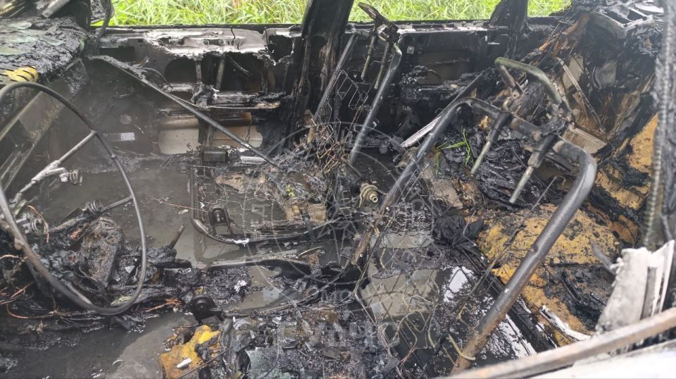 В столице сгорела Ауди. Припаркованная у обочины легковушка, загорелась днём 7 октября на улице 1 Мая В столице сгорела Ауди. Припаркованная у обочины легковушка, загорелась днём 7 октября на улице 1 Мая