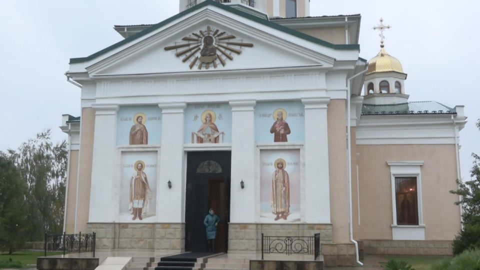 Божественная литургия прошла и в Александро-Невском храме Божественная литургия прошла и в Александро-Невском храме