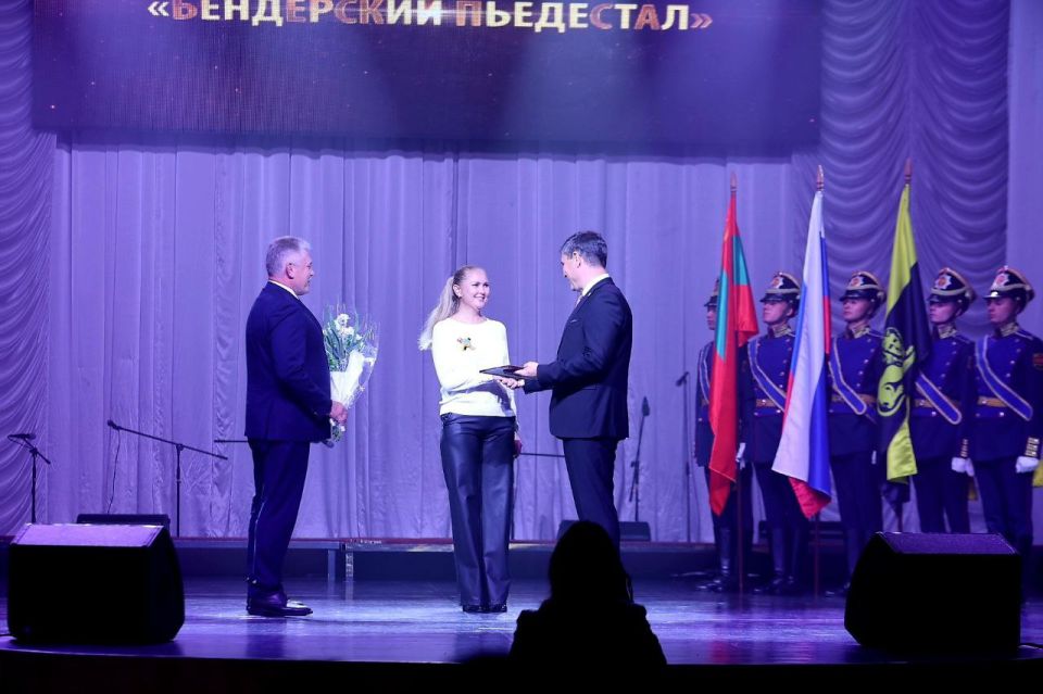 Городу Бендеры – 617 лет. Старейший город Приднестровья, город воинской славы, мощный промышленный центр республики, исторический город СССР Городу Бендеры – 617 лет. Старейший город Приднестровья, город воинской славы, мощный промышленный центр республики, исторический город СССР