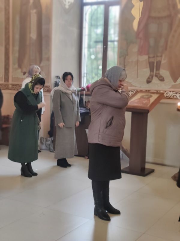 Божественная литургия прошла и в Александро-Невском храме Божественная литургия прошла и в Александро-Невском храме