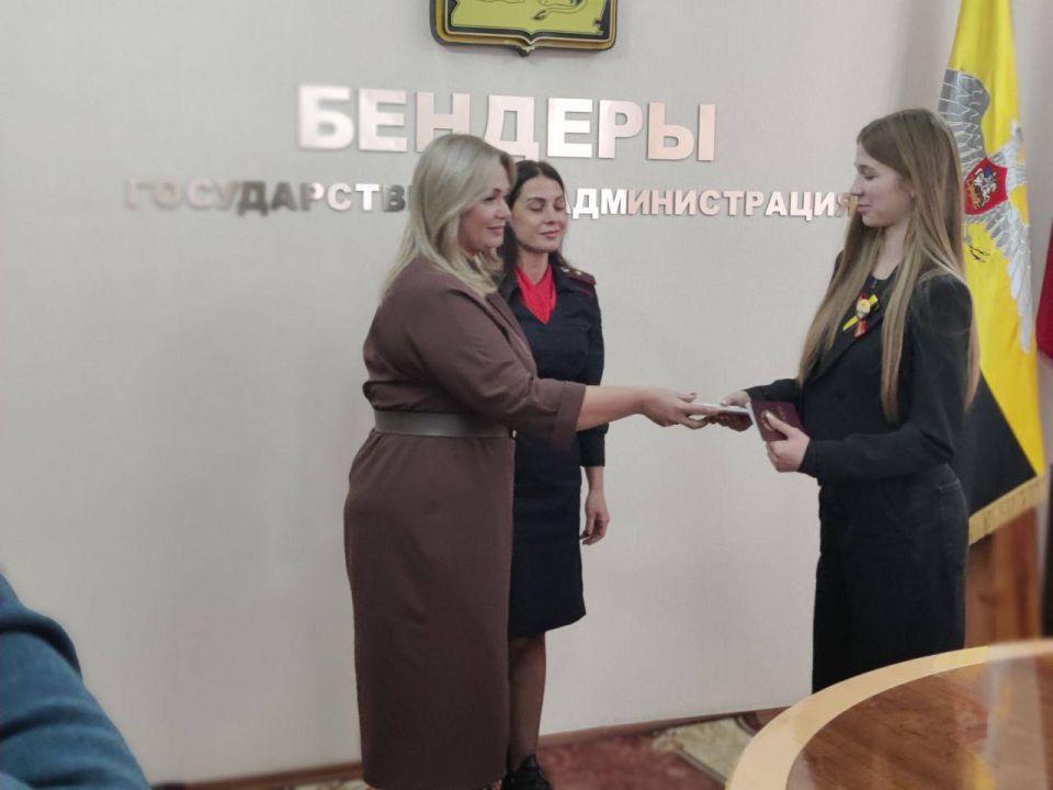 Паспорт — первый шаг во взрослую жизнь Паспорт — первый шаг во взрослую жизнь