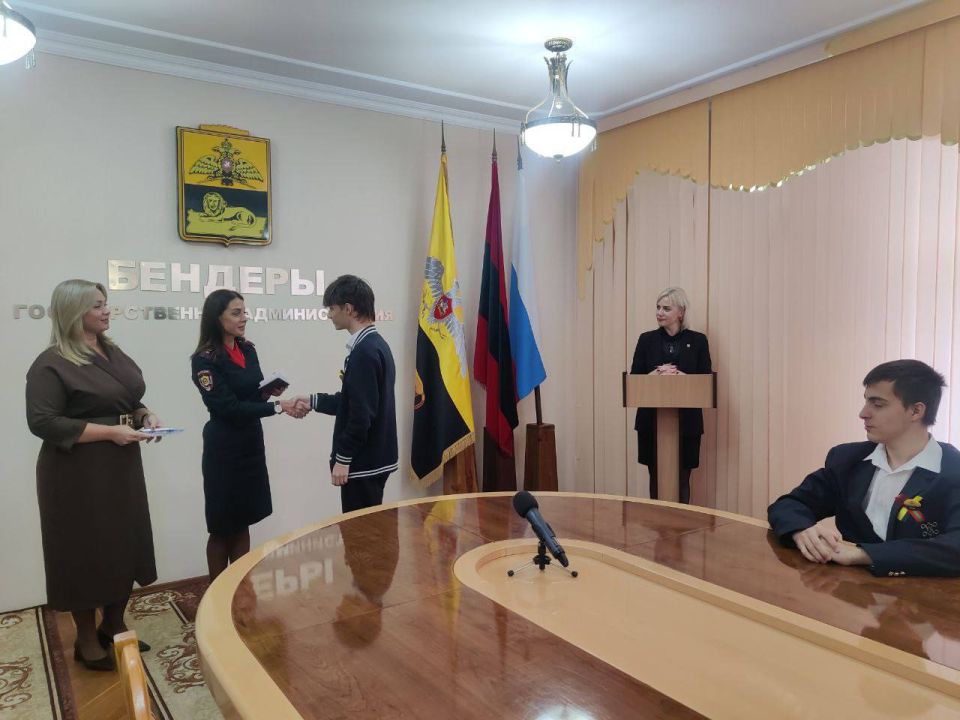 Паспорт — первый шаг во взрослую жизнь Паспорт — первый шаг во взрослую жизнь