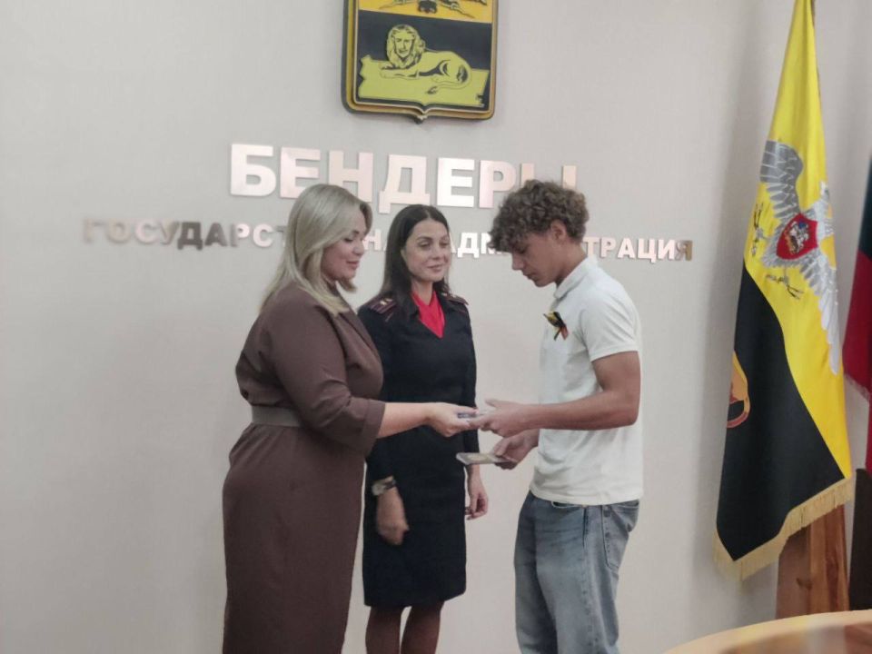 Паспорт — первый шаг во взрослую жизнь Паспорт — первый шаг во взрослую жизнь