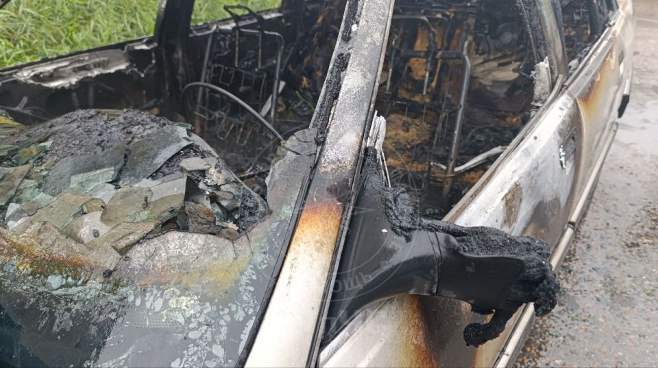 В столице сгорела Ауди. Припаркованная у обочины легковушка, загорелась днём 7 октября на улице 1 Мая В столице сгорела Ауди. Припаркованная у обочины легковушка, загорелась днём 7 октября на улице 1 Мая