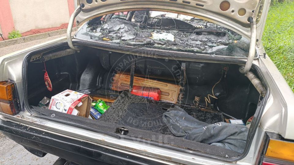 В столице сгорела Ауди. Припаркованная у обочины легковушка, загорелась днём 7 октября на улице 1 Мая В столице сгорела Ауди. Припаркованная у обочины легковушка, загорелась днём 7 октября на улице 1 Мая