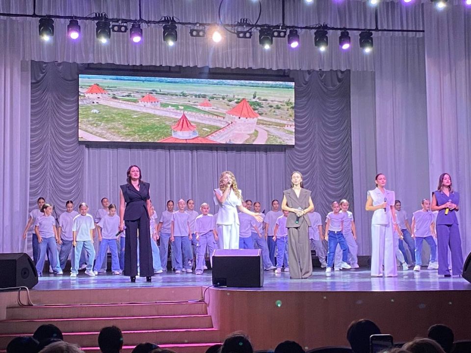 Ярким украшением праздника стали выступления наших талантливых творческих коллективов Ярким украшением праздника стали выступления наших талантливых творческих коллективов