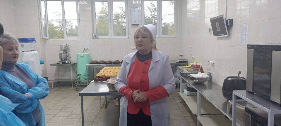 Тираспольский хлебокомбинат представил на конкурс «Приднестровское качество» новый бисквитный торт «Лесная ягода», пряник ржаной глазированный, а также уже полюбившийся покупателям хлеб «Юбилейный» Тираспольский хлебокомбинат представил на конкурс «Приднестровское качество» новый бисквитный торт «Лесная ягода», пряник ржаной глазированный, а также уже полюбившийся покупателям хлеб «Юбилейный»