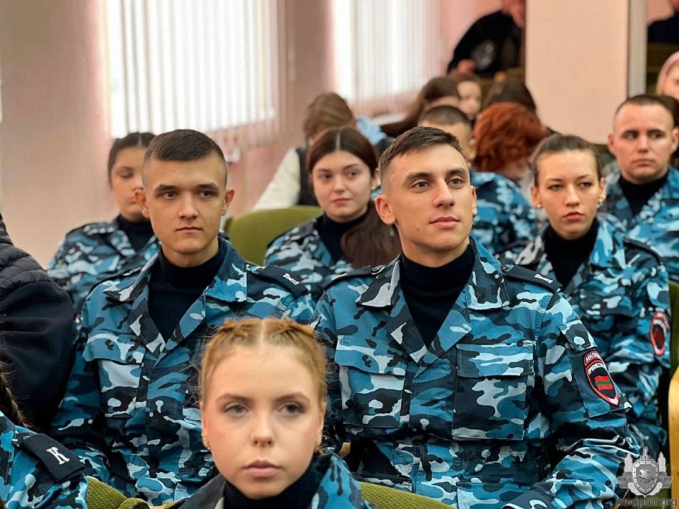 Актуальный разговор. 9 октября преподаватели и курсанты Тираспольского юридического института МВД ПМР приняли активное участие в православной XXVIII Республиканской научно-просветительской конференции «Покровские чтения» Актуальный разговор. 9 октября преподаватели и курсанты Тираспольского юридического института МВД ПМР приняли активное участие в православной XXVIII Республиканской научно-просветительской конференции «Покровские чтения»