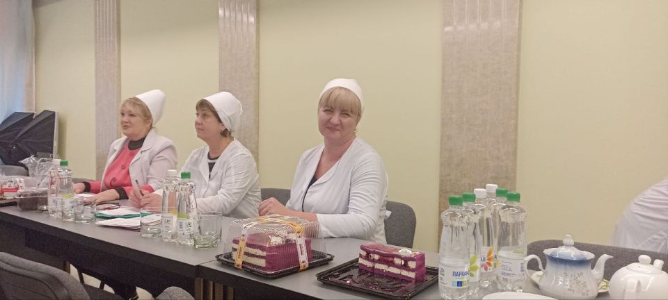 Тираспольский хлебокомбинат представил на конкурс «Приднестровское качество» новый бисквитный торт «Лесная ягода», пряник ржаной глазированный, а также уже полюбившийся покупателям хлеб «Юбилейный» Тираспольский хлебокомбинат представил на конкурс «Приднестровское качество» новый бисквитный торт «Лесная ягода», пряник ржаной глазированный, а также уже полюбившийся покупателям хлеб «Юбилейный»