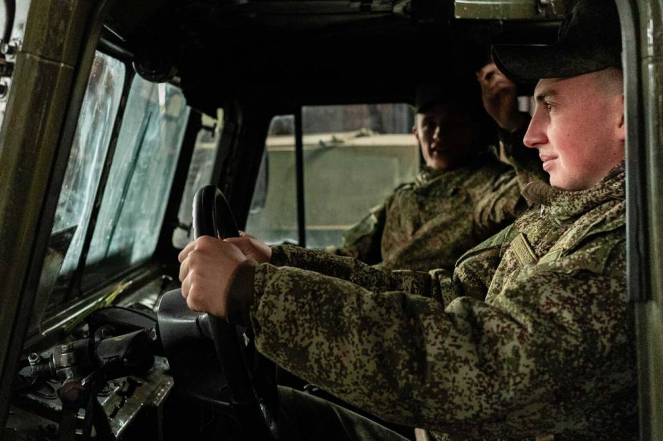 Суворовцы старших и выпускных классов посетили одну из воинских частей Вооружённых сил ПМР Суворовцы старших и выпускных классов посетили одну из воинских частей Вооружённых сил ПМР