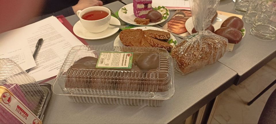 Тираспольский хлебокомбинат представил на конкурс «Приднестровское качество» новый бисквитный торт «Лесная ягода», пряник ржаной глазированный, а также уже полюбившийся покупателям хлеб «Юбилейный» Тираспольский хлебокомбинат представил на конкурс «Приднестровское качество» новый бисквитный торт «Лесная ягода», пряник ржаной глазированный, а также уже полюбившийся покупателям хлеб «Юбилейный»