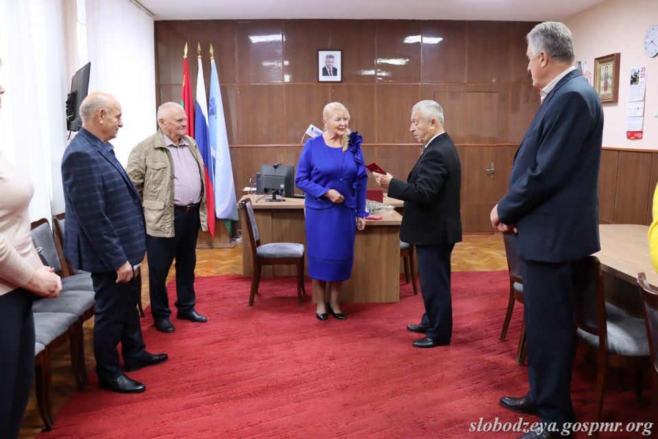 Глава госадминистрации Василий Тищенко вручил орден Почёта заместителю Председателя ОО «Ветераны войны труда и Вооруженных сил Слободзейского района» Наталии Гейне Глава госадминистрации Василий Тищенко вручил орден Почёта заместителю Председателя ОО «Ветераны войны труда и Вооруженных сил Слободзейского района» Наталии Гейне