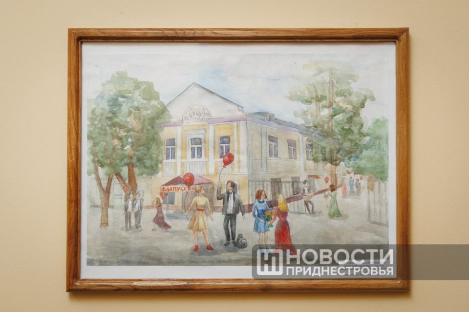 30 картин своих учеников подарила Тирасполю на День города детская художественная школа имени А. Ф. Фойницкого 30 картин своих учеников подарила Тирасполю на День города детская художественная школа имени А. Ф. Фойницкого