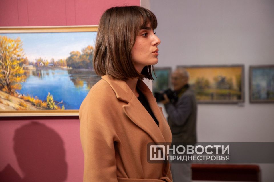 Выставка известного художника Василия Рудяги «Тирасполь — город на Днестре» открылась в столичной картинной галерее ко Дню города Выставка известного художника Василия Рудяги «Тирасполь — город на Днестре» открылась в столичной картинной галерее ко Дню города