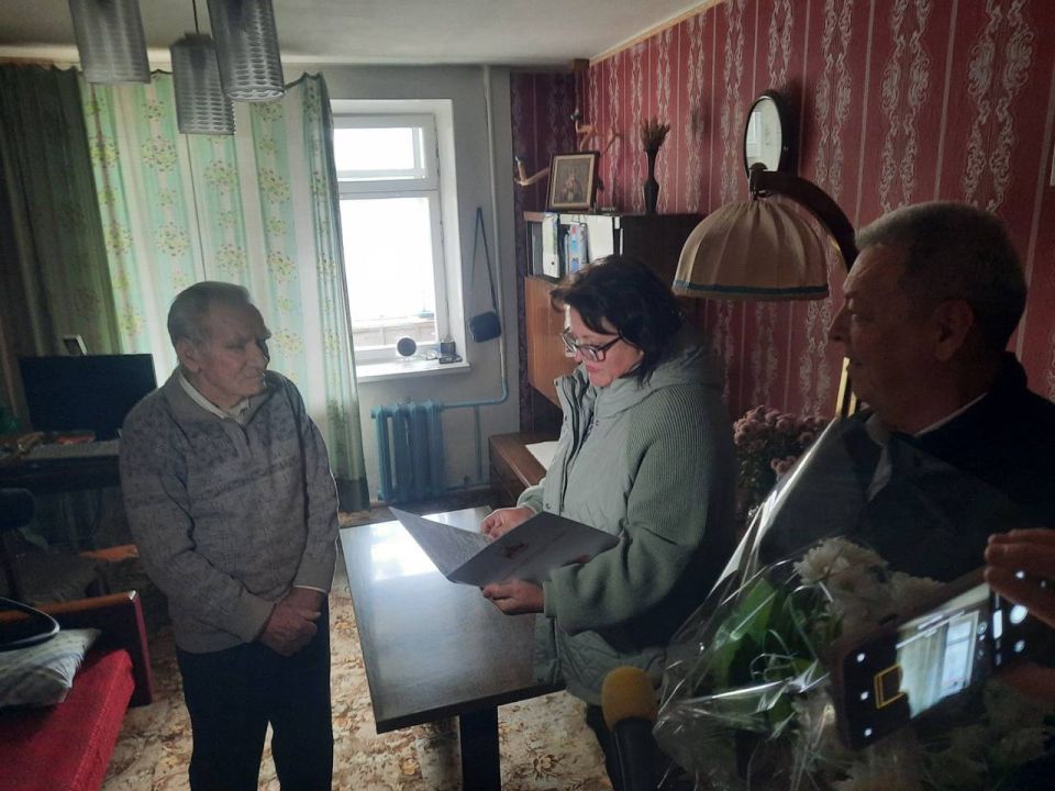 Особенно тепло вспоминают Роберта Алексеевича его сослуживцы Особенно тепло вспоминают Роберта Алексеевича его сослуживцы