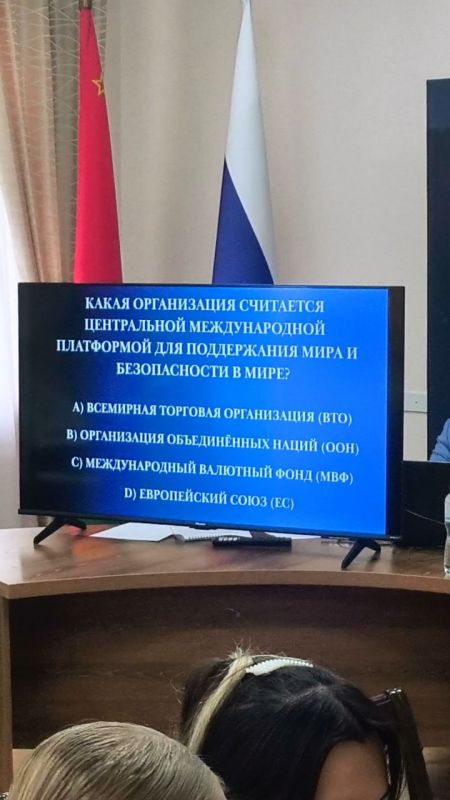 Юные дипломаты из Бендер в гостях у приднестровского МИДа Юные дипломаты из Бендер в гостях у приднестровского МИДа