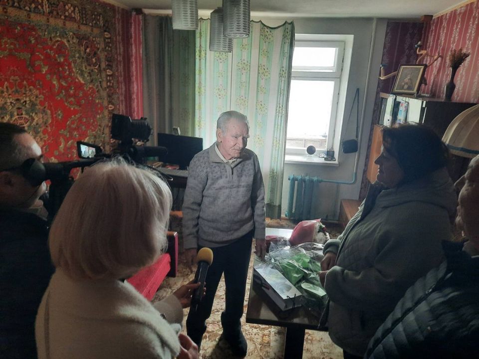 Особенно тепло вспоминают Роберта Алексеевича его сослуживцы Особенно тепло вспоминают Роберта Алексеевича его сослуживцы
