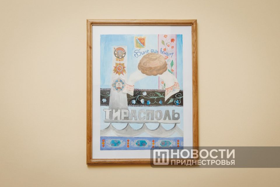 30 картин своих учеников подарила Тирасполю на День города детская художественная школа имени А. Ф. Фойницкого 30 картин своих учеников подарила Тирасполю на День города детская художественная школа имени А. Ф. Фойницкого