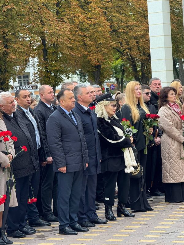 В ПГУ открыли памятную доску Владиславу Соколову, который был ректором ВУЗа последние три года В ПГУ открыли памятную доску Владиславу Соколову, который был ректором ВУЗа последние три года
