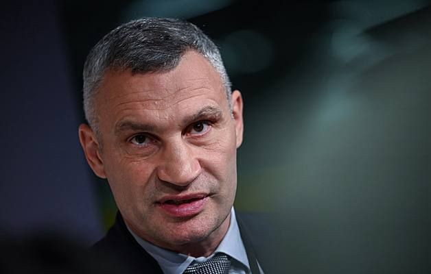 Мэр Киева Кличко:. «Ситуация сложная. В ближайшие дни прогнозируют новую атаку. Жители Киева должны сделать запасы воды, подготовить аптечку, набор продуктов питания, зарядить устройства автономного питания. Подготовить...