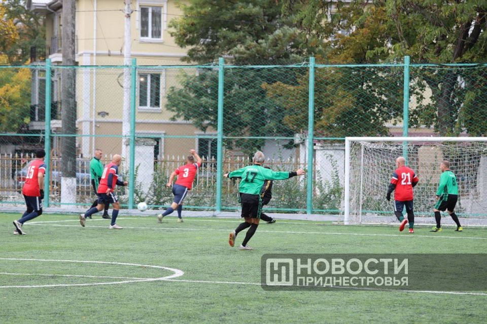 Кубок Приднестровья по футболу среди ветеранов (45+) завоевала команда «Днестр» Кубок Приднестровья по футболу среди ветеранов (45+) завоевала команда «Днестр»