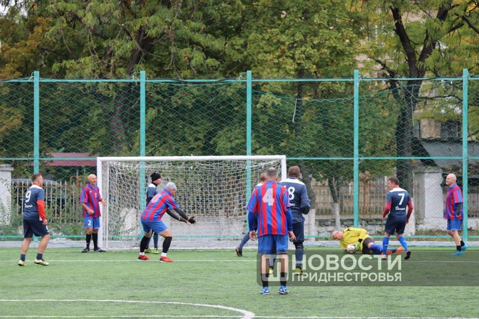 Кубок Приднестровья по футболу среди ветеранов (45+) завоевала команда «Днестр» Кубок Приднестровья по футболу среди ветеранов (45+) завоевала команда «Днестр»