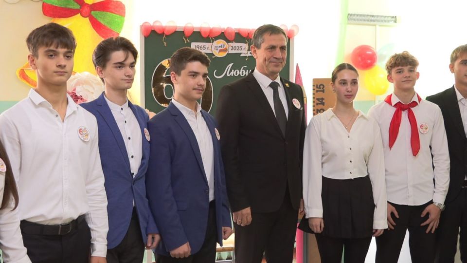 60-летие отпраздновала бендерская школа № 13, расположенная в микрорайоне Борисовка 60-летие отпраздновала бендерская школа № 13, расположенная в микрорайоне Борисовка