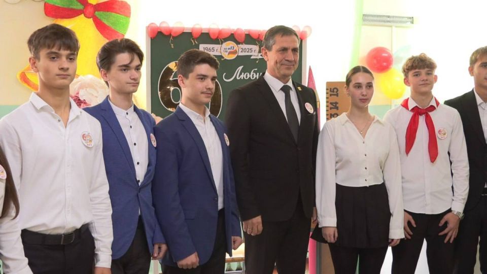 Школе №13 в Бендерах — 60 лет Школе №13 в Бендерах — 60 лет