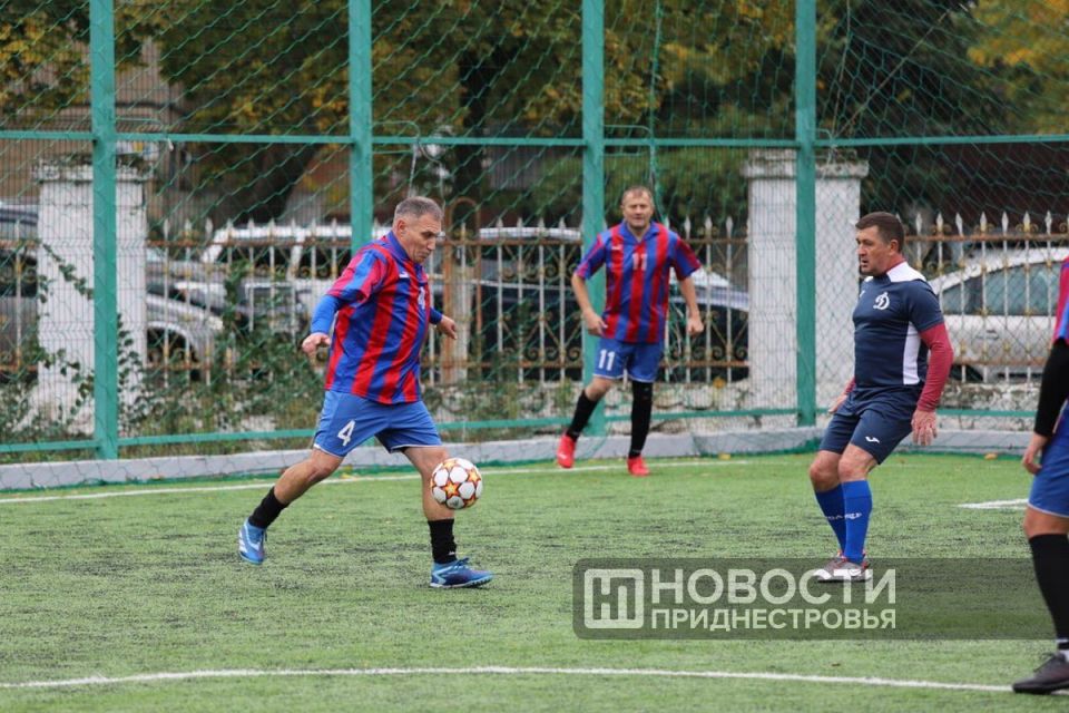 Кубок Приднестровья по футболу среди ветеранов (45+) завоевала команда «Днестр» Кубок Приднестровья по футболу среди ветеранов (45+) завоевала команда «Днестр»