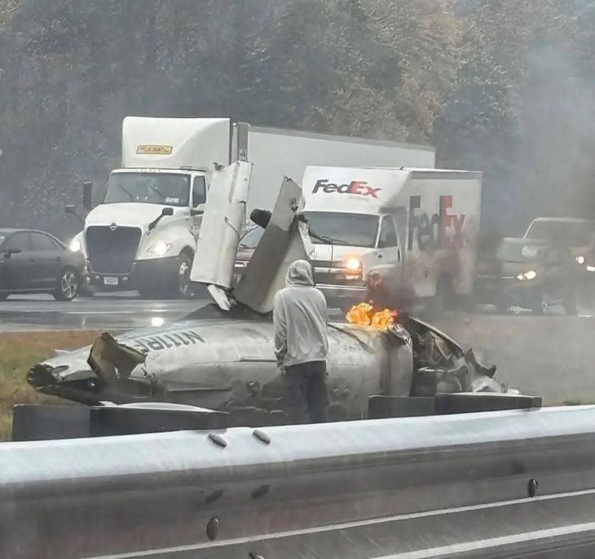 В результате крушения самолёта в США погибли два человека, ещё один получил ранения, — Sky News В результате крушения самолёта в США погибли два человека, ещё один получил ранения, — Sky News