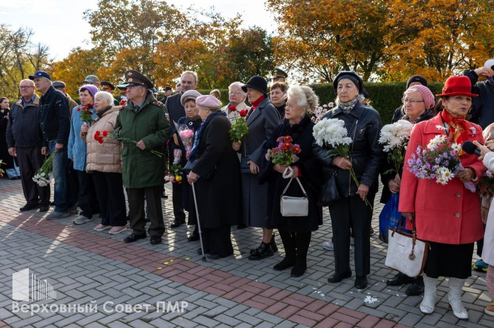 В день города на Мемориале Славы Тирасполя прошли официальные мероприятия В день города на Мемориале Славы Тирасполя прошли официальные мероприятия