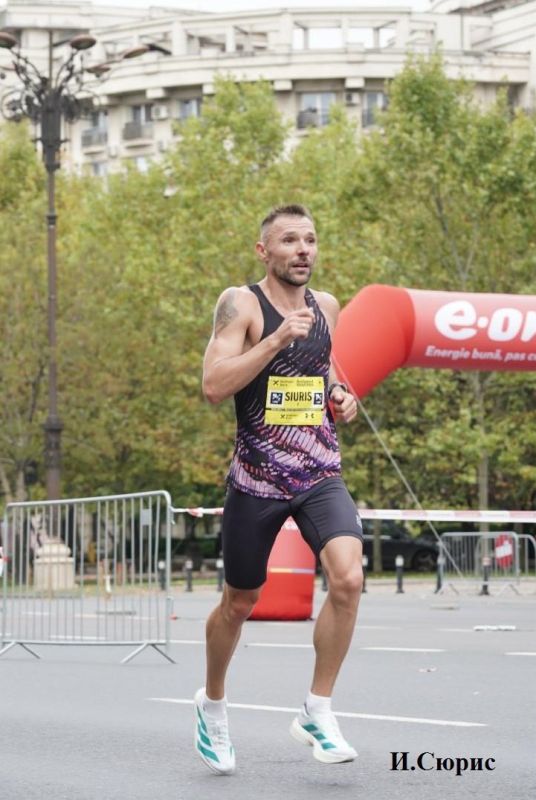 Приднестровские бегуны под занавес сезона выступили на Бухарестском марафоне Приднестровские бегуны под занавес сезона выступили на Бухарестском марафоне