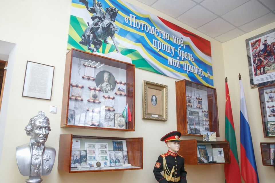 Президент Вадим Красносельский посетил экспозицию, посвященную основателю Тирасполя Александру Суворову Президент Вадим Красносельский посетил экспозицию, посвященную основателю Тирасполя Александру Суворову