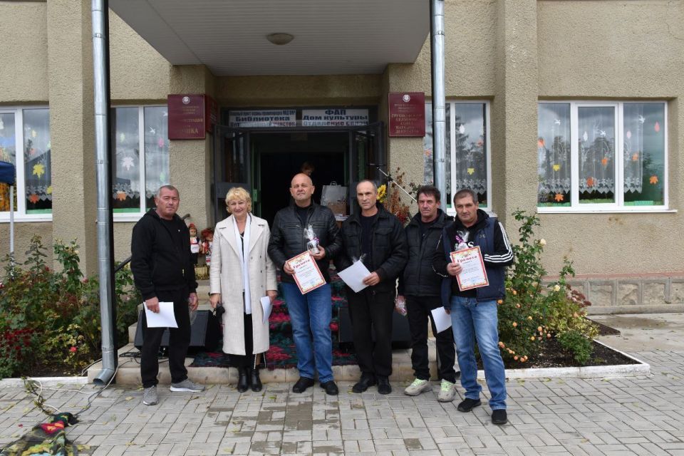 Праздник, объединяющий поколения Праздник, объединяющий поколения