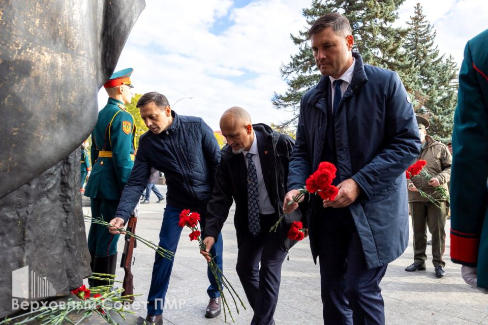 В день города на Мемориале Славы Тирасполя прошли официальные мероприятия В день города на Мемориале Славы Тирасполя прошли официальные мероприятия
