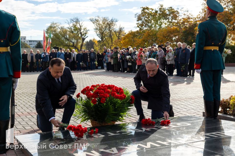 В день города на Мемориале Славы Тирасполя прошли официальные мероприятия В день города на Мемориале Славы Тирасполя прошли официальные мероприятия