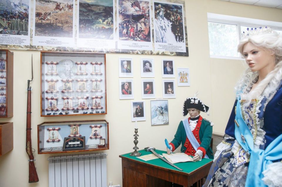 Президент Вадим Красносельский посетил экспозицию, посвященную основателю Тирасполя Александру Суворову Президент Вадим Красносельский посетил экспозицию, посвященную основателю Тирасполя Александру Суворову