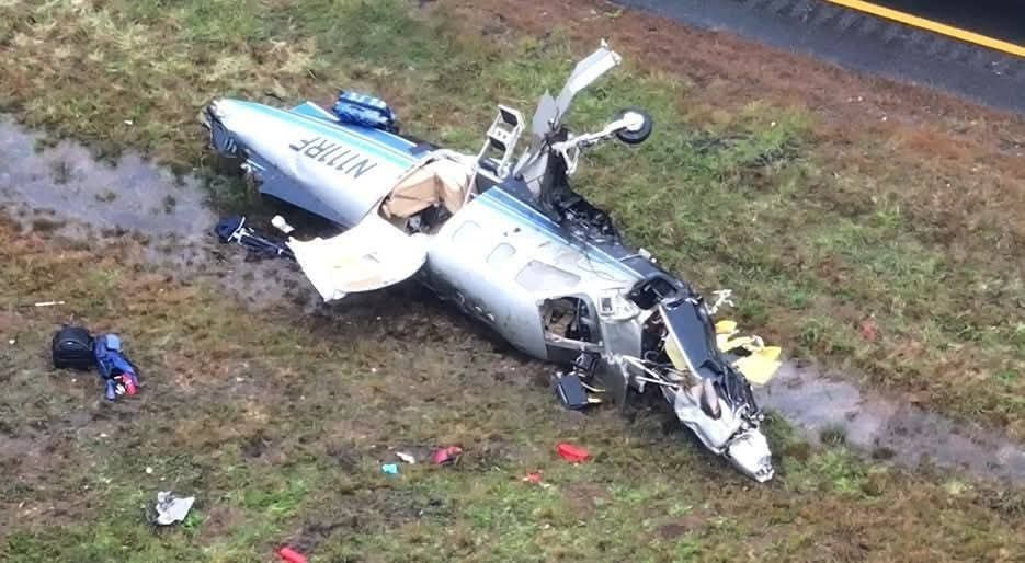 В результате крушения самолёта в США погибли два человека, ещё один получил ранения, — Sky News В результате крушения самолёта в США погибли два человека, ещё один получил ранения, — Sky News