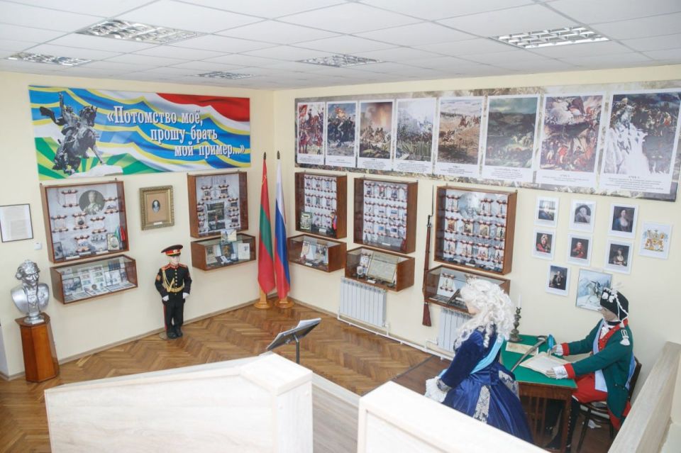 В столичном ДДЮТ открыли музей Суворова В столичном ДДЮТ открыли музей Суворова