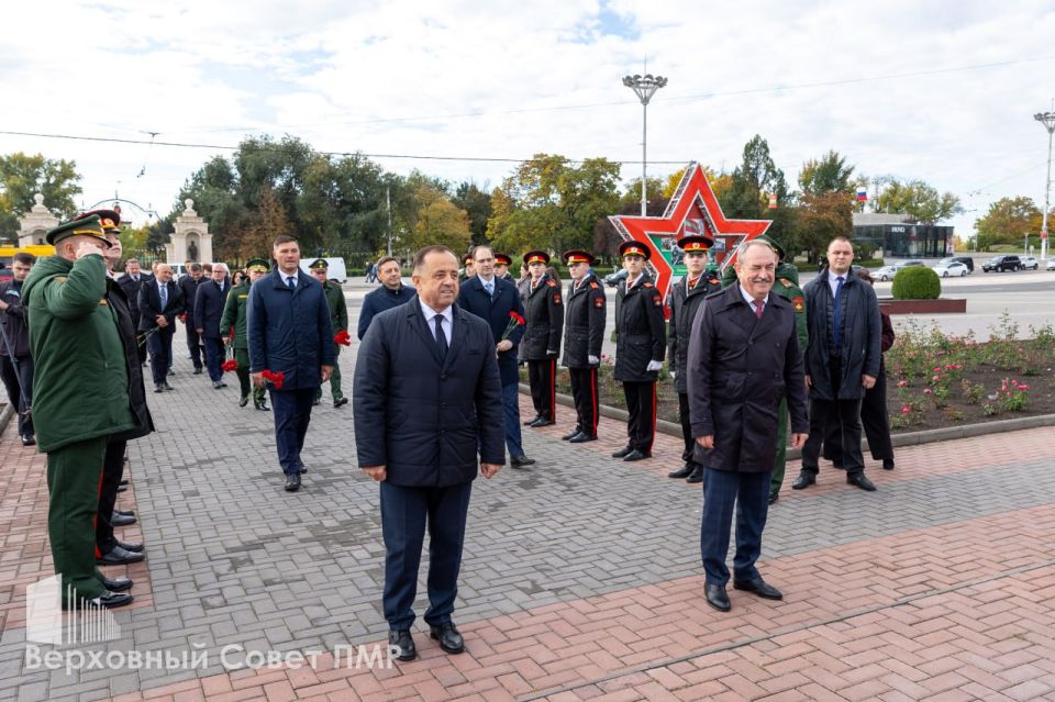 В 233-ю годовщину тираспольчане отдали дань памяти и уважения основателям города В 233-ю годовщину тираспольчане отдали дань памяти и уважения основателям города