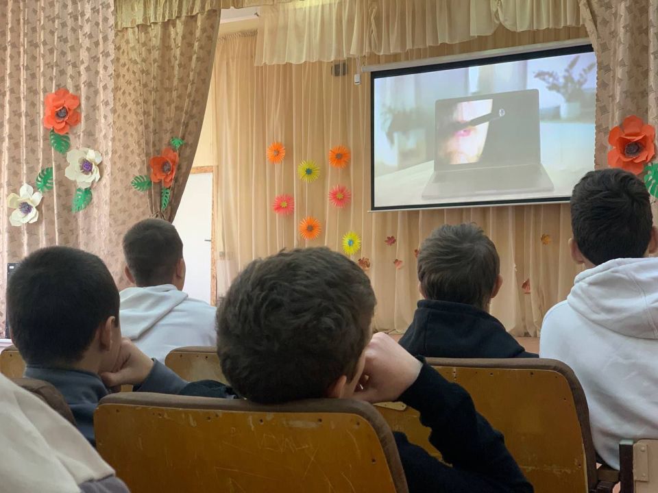 В школах Бендер проходят правовые уроки в рамках операции «Подросток» В школах Бендер проходят правовые уроки в рамках операции «Подросток»